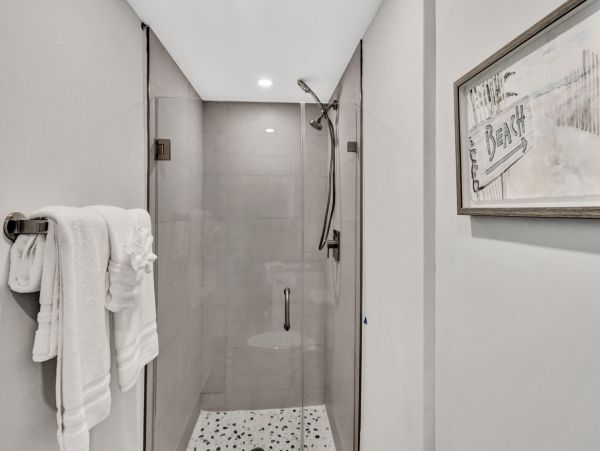 Hollywood Condo 978766