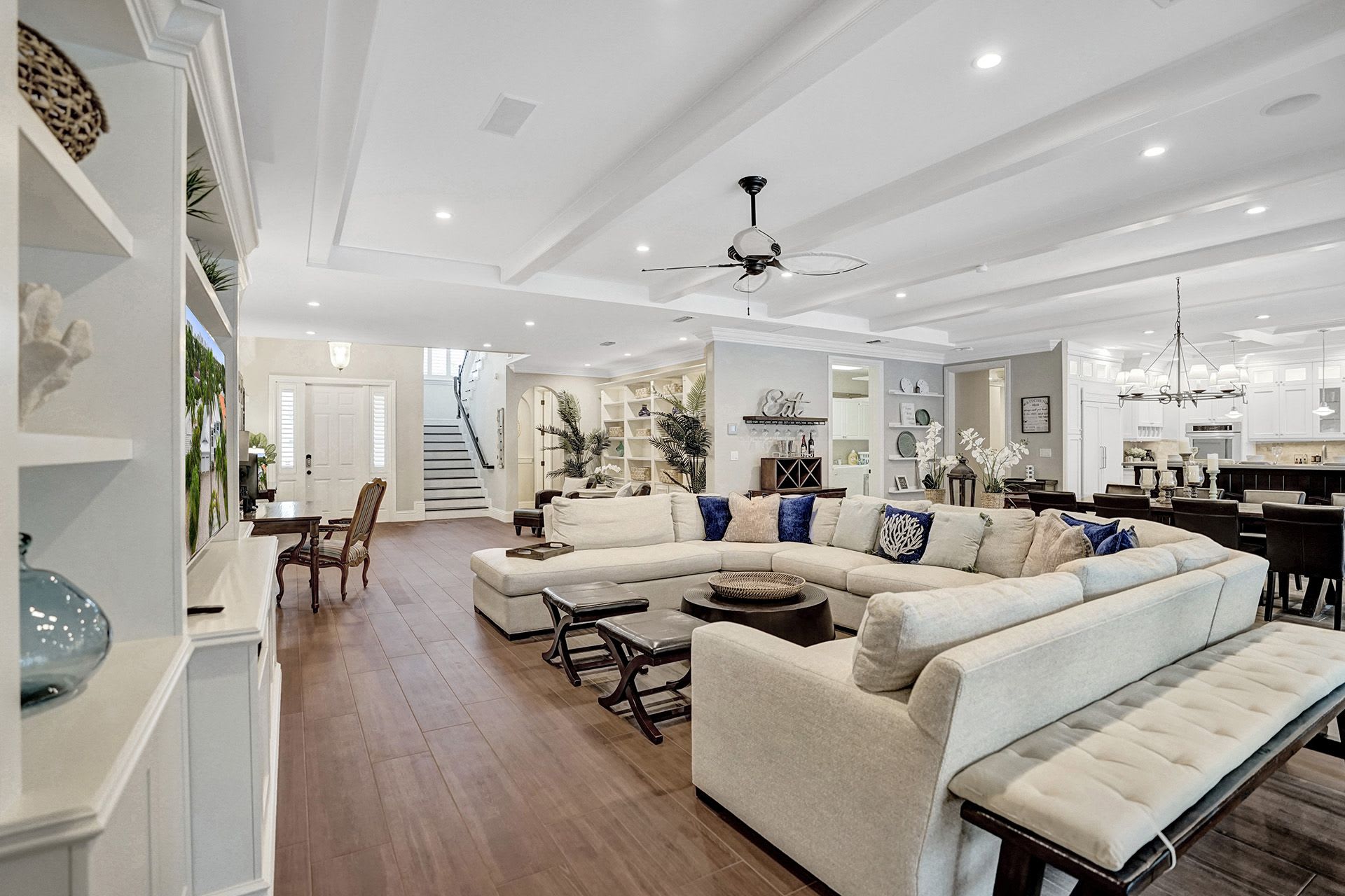 Hollywood Home 978768