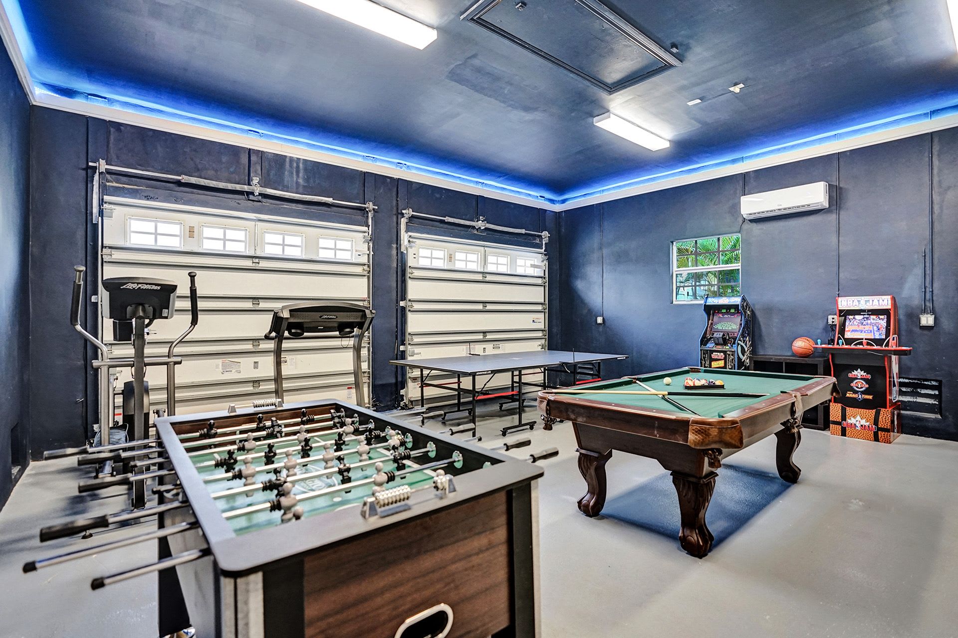 Hollywood Home 978768