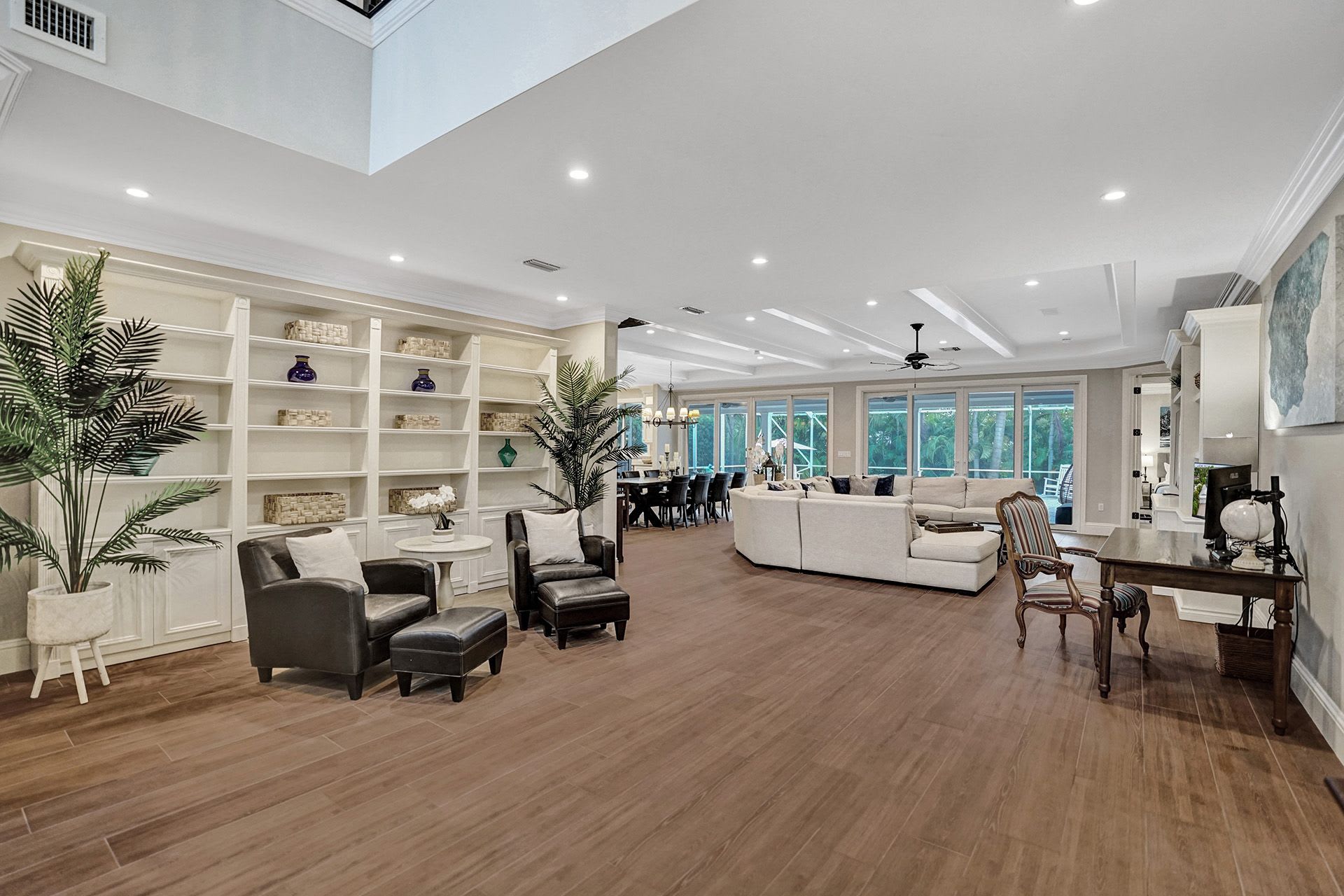 Hollywood Home 978768