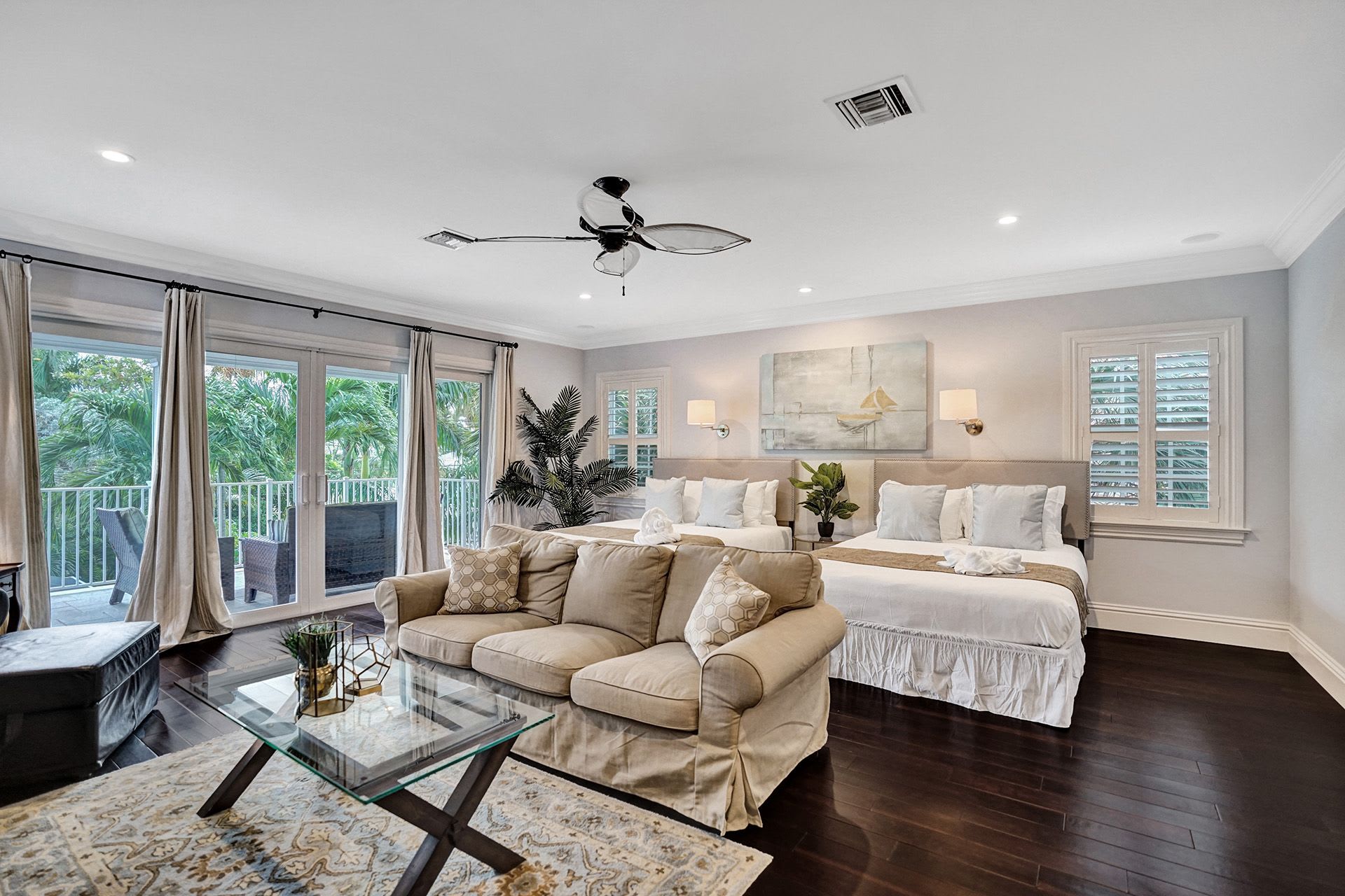 Hollywood Home 978768
