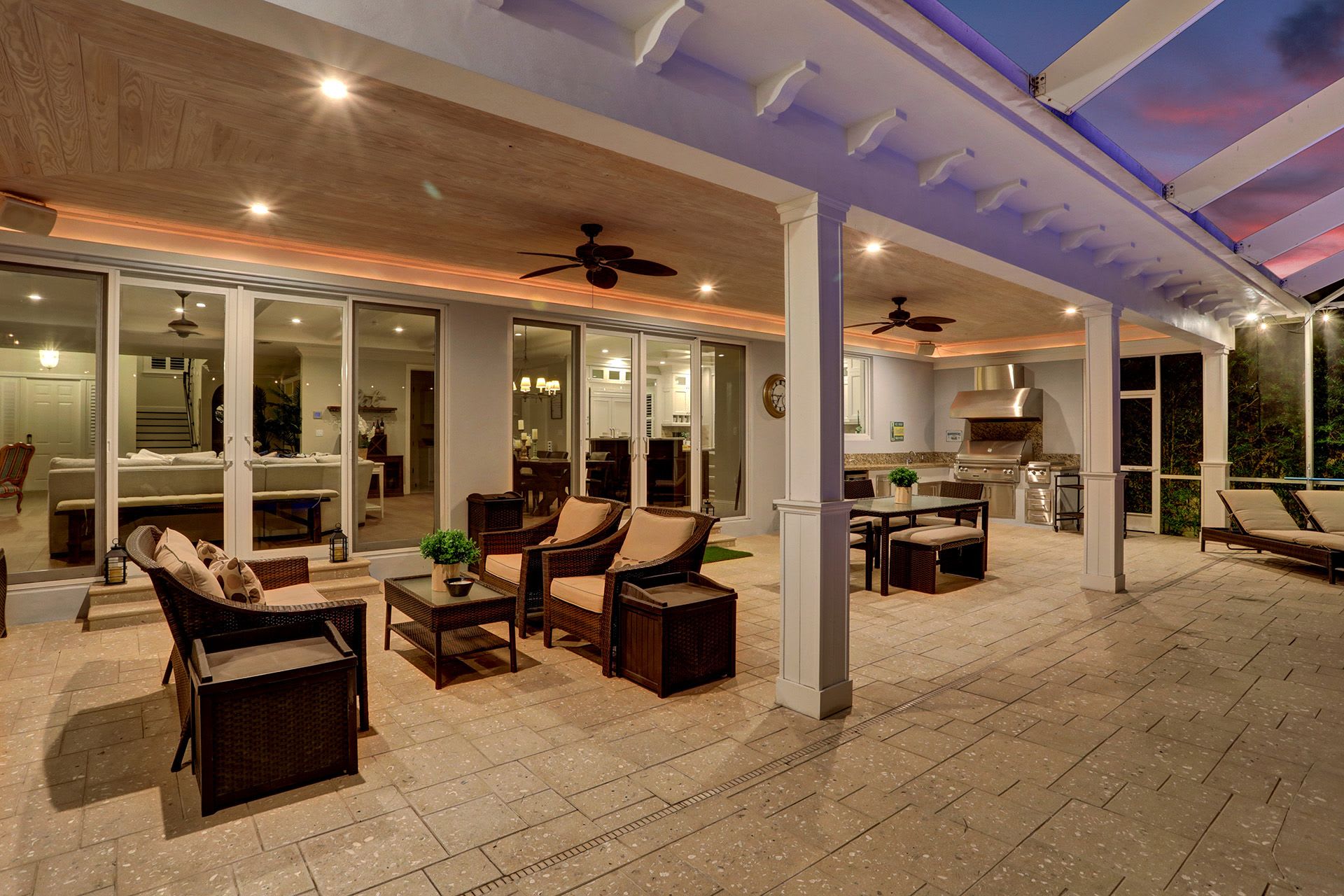 Hollywood Home 978768