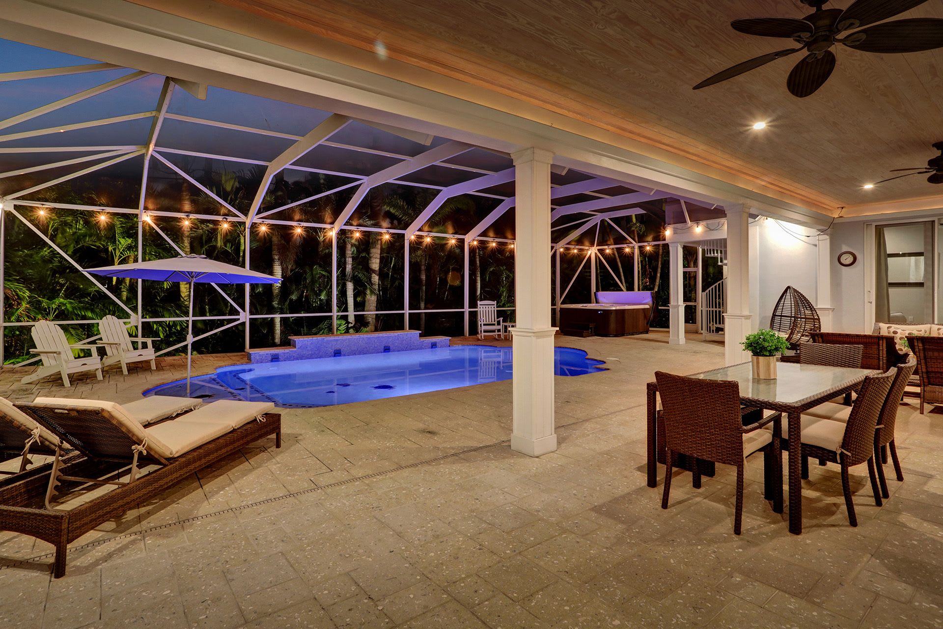 Hollywood Home 978768