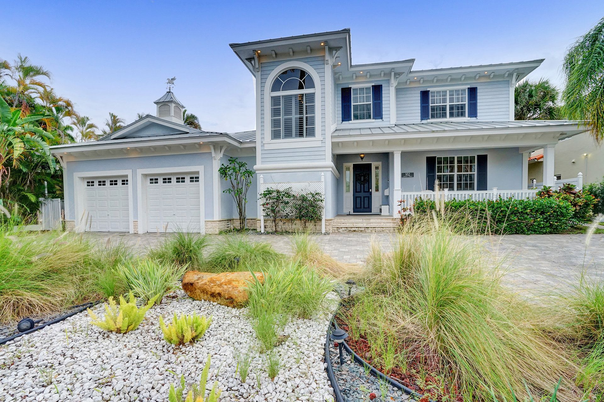 Hollywood Home 978768