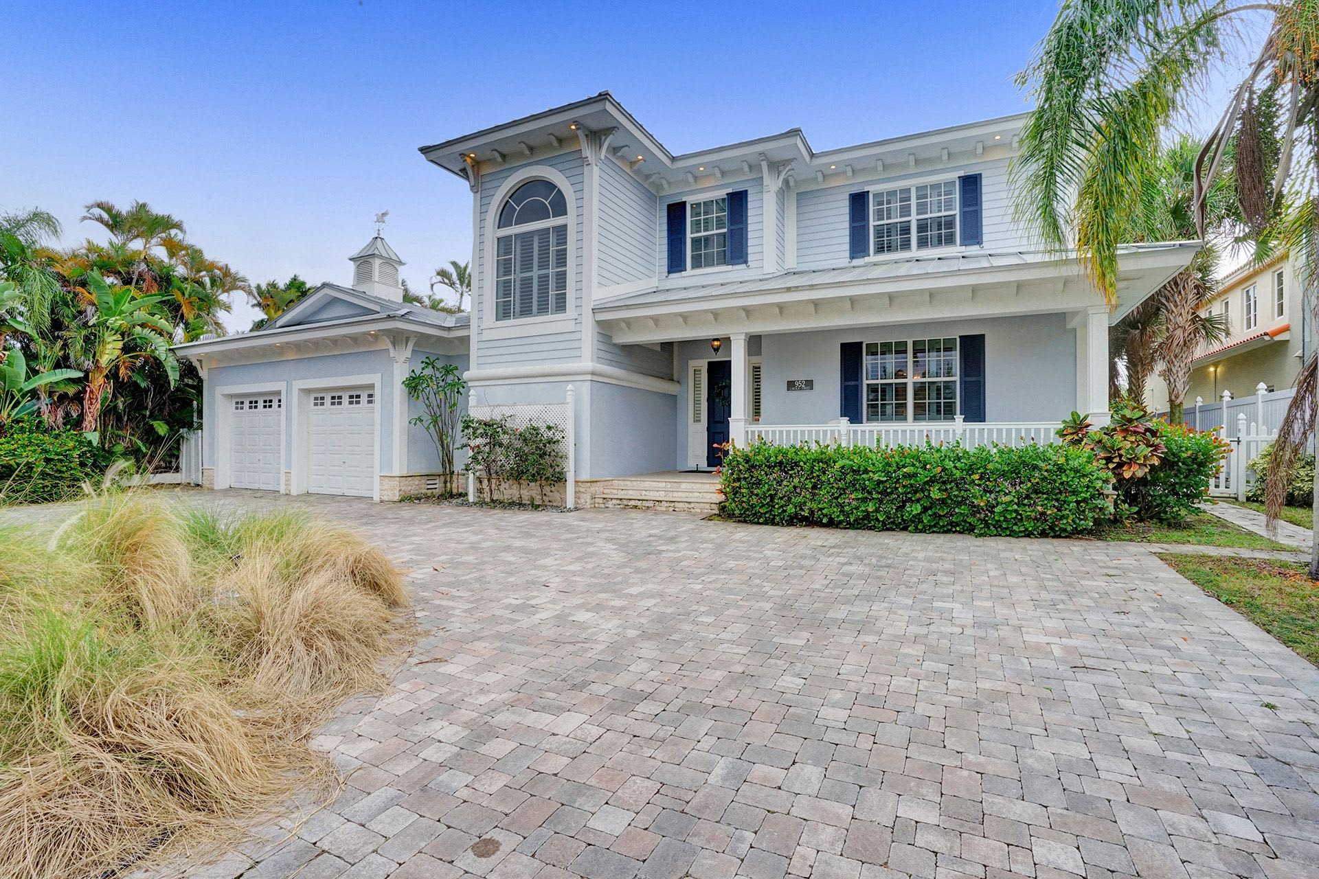 Hollywood Home 978768