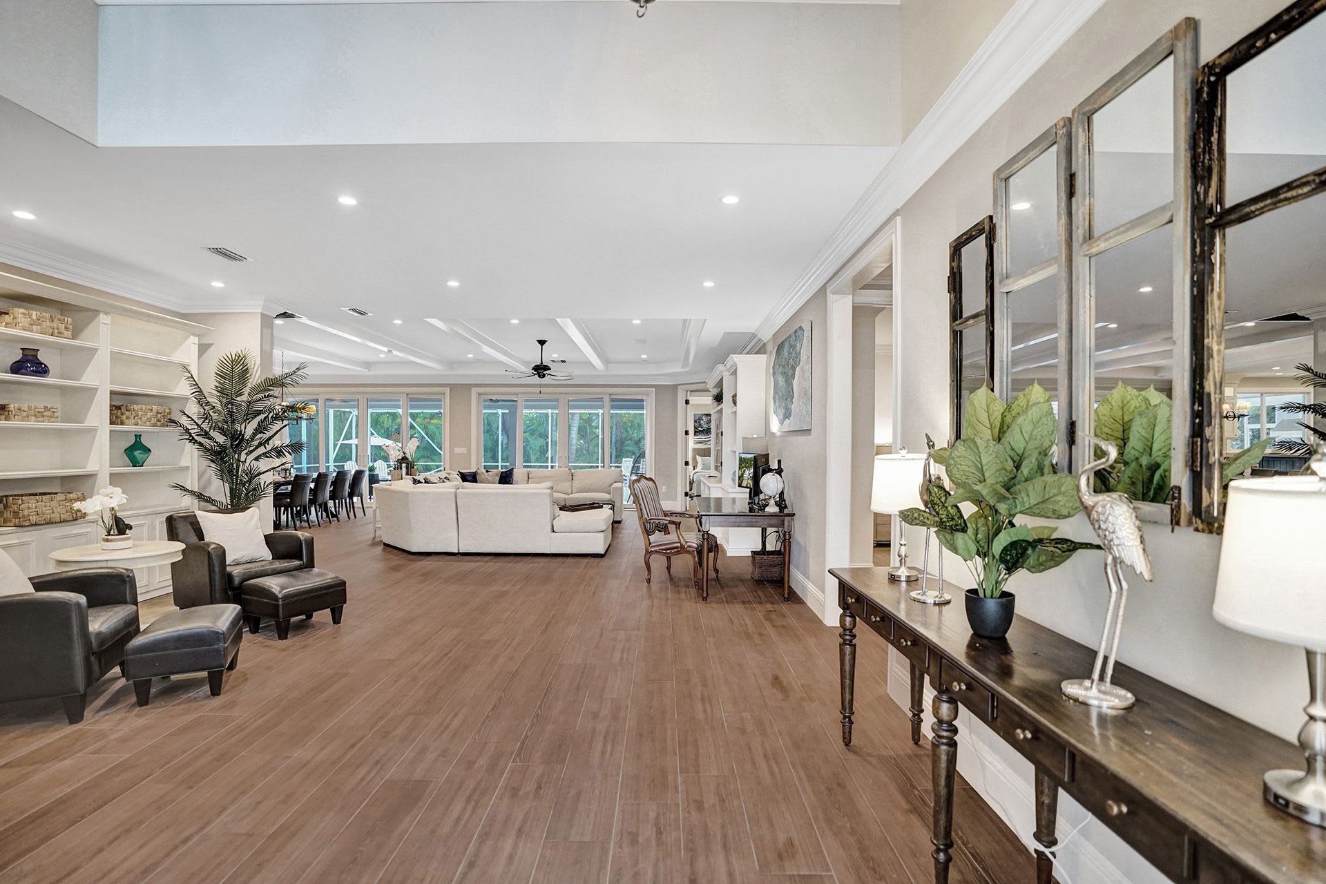 Hollywood Home 978768