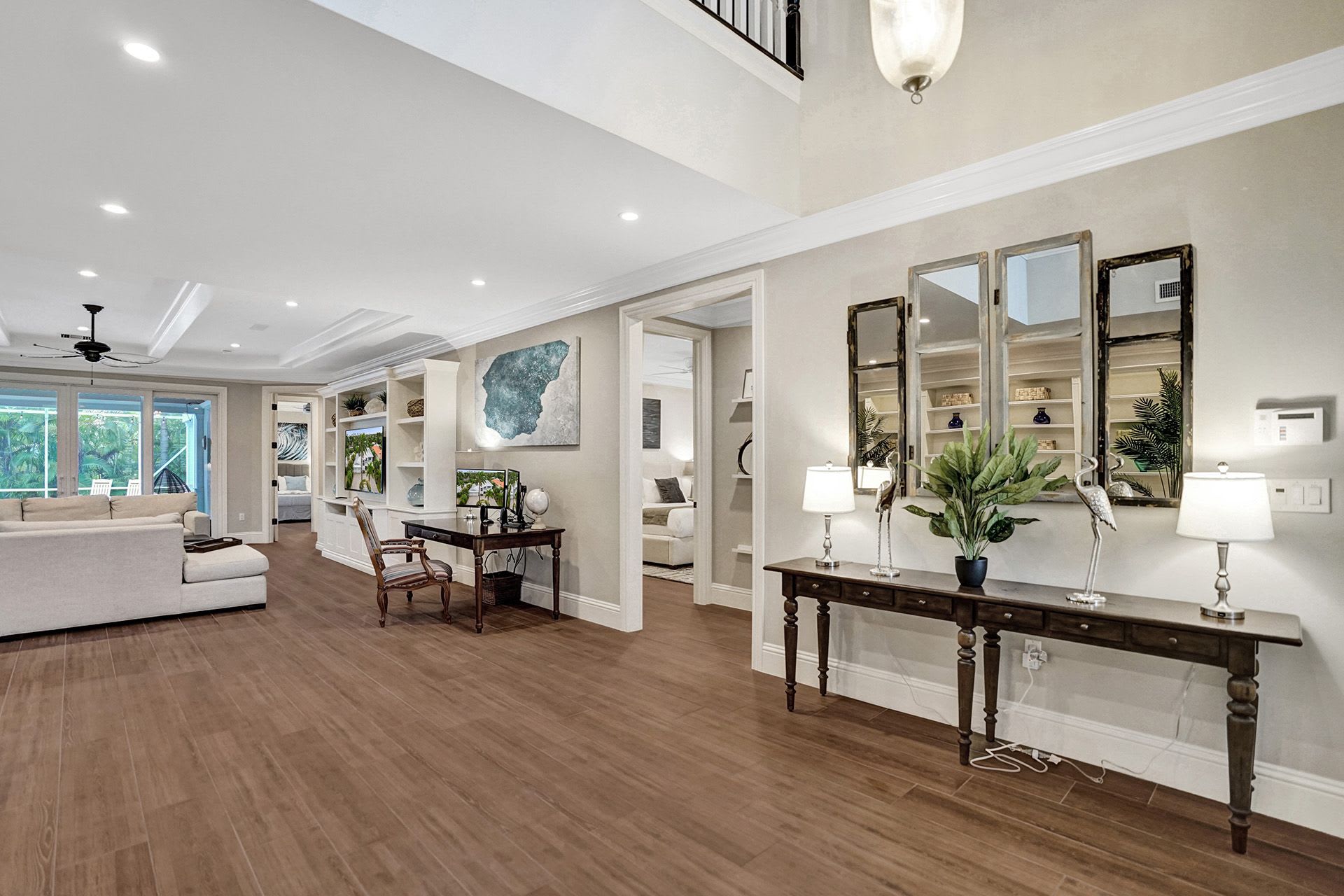 Hollywood Home 978768