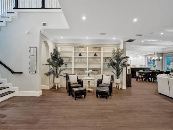 Hollywood Home 978768