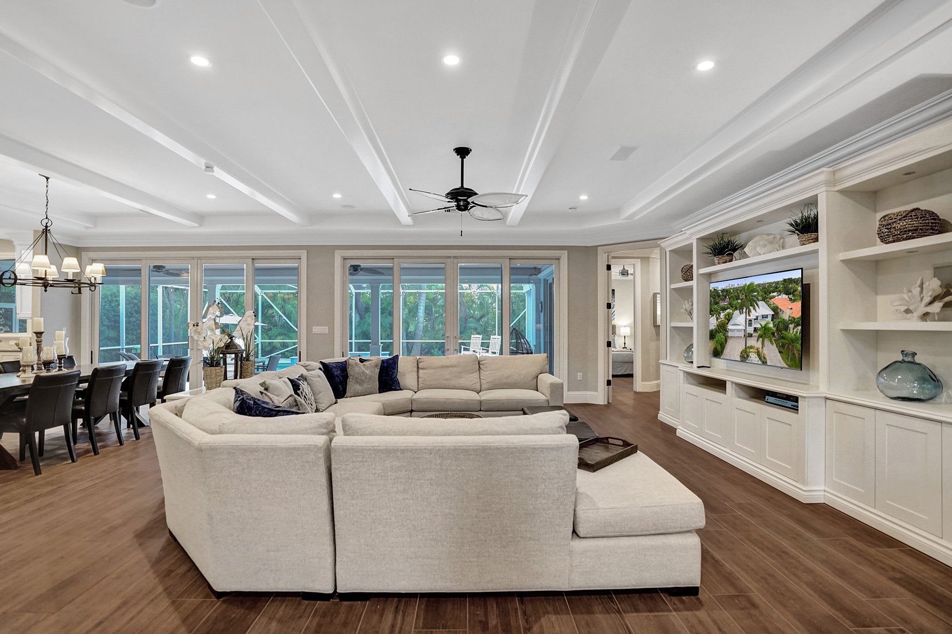 Hollywood Home 978768