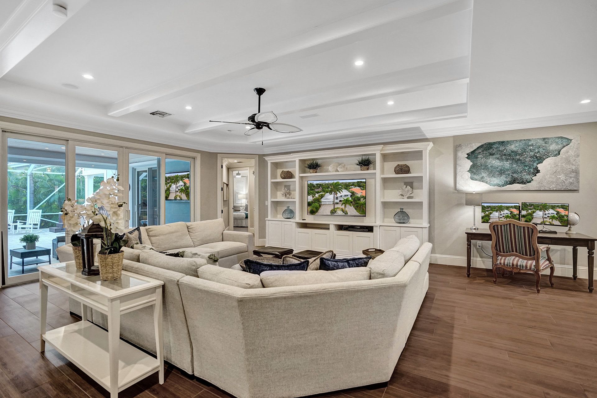 Hollywood Home 978768