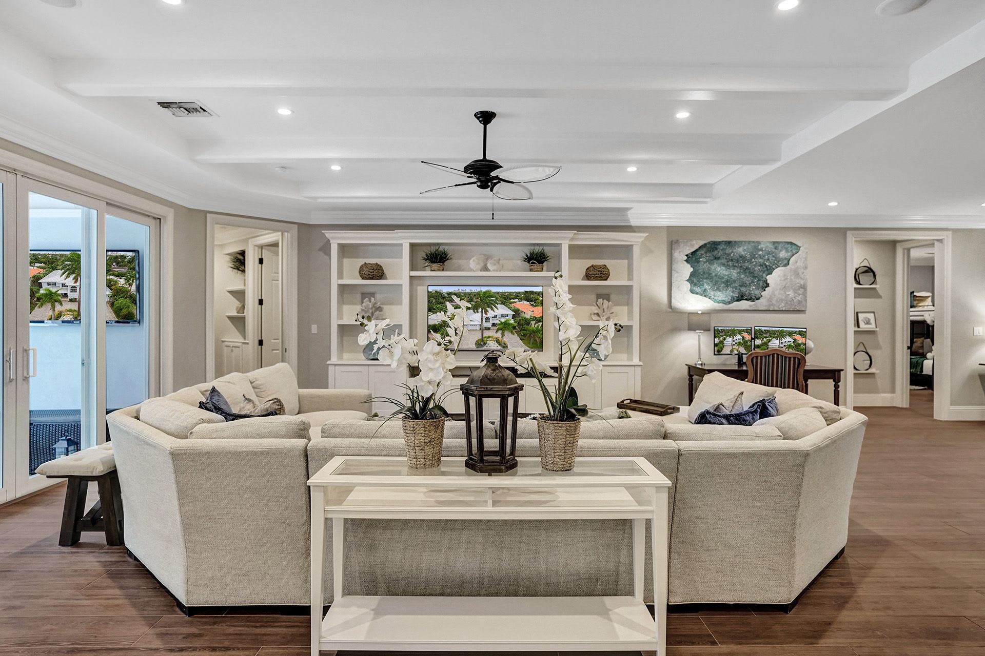 Hollywood Home 978768