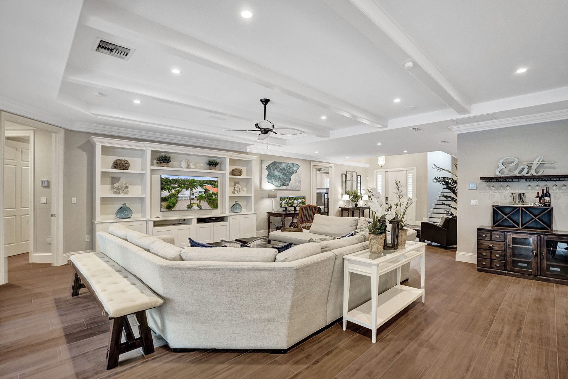 Hollywood Home 978768