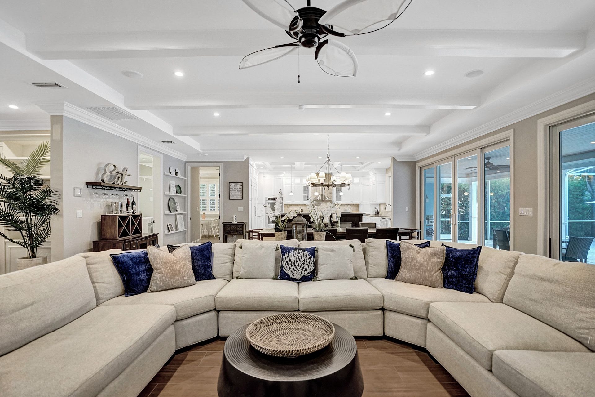 Hollywood Home 978768