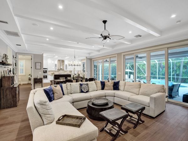 Hollywood Home 978768