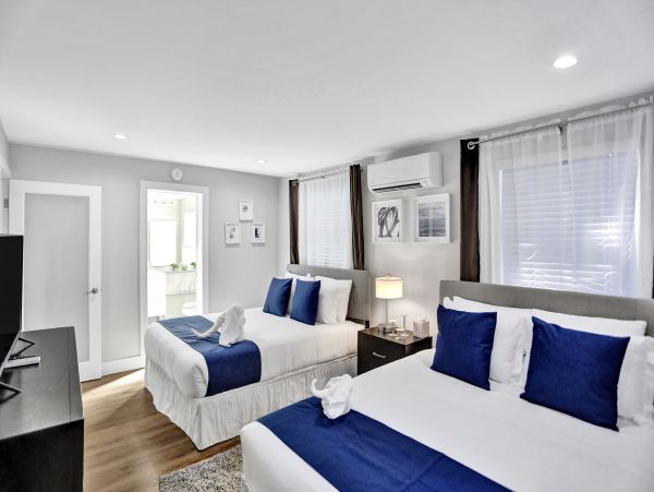 Hollywood Waterfront 3 Bedroom Pool Home With Canal Views
