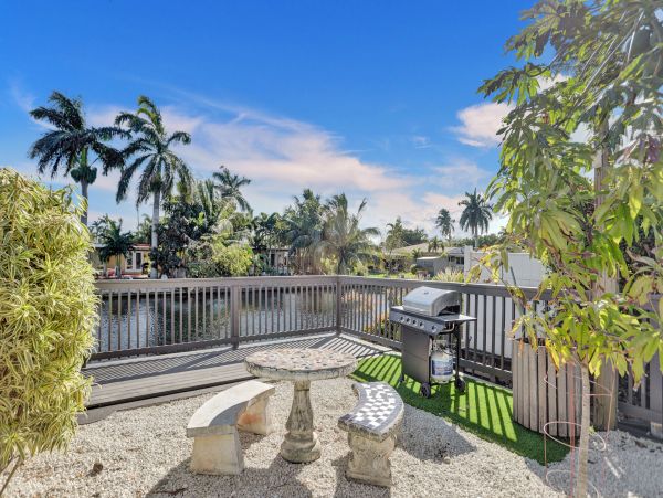 Hollywood Waterfront 3 Bedroom Pool Home With Canal Views