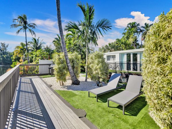 Hollywood Waterfront 3 Bedroom Pool Home With Canal Views