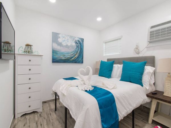 Hollywood Condo 978770