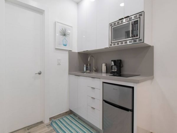 Hollywood Condo 978770