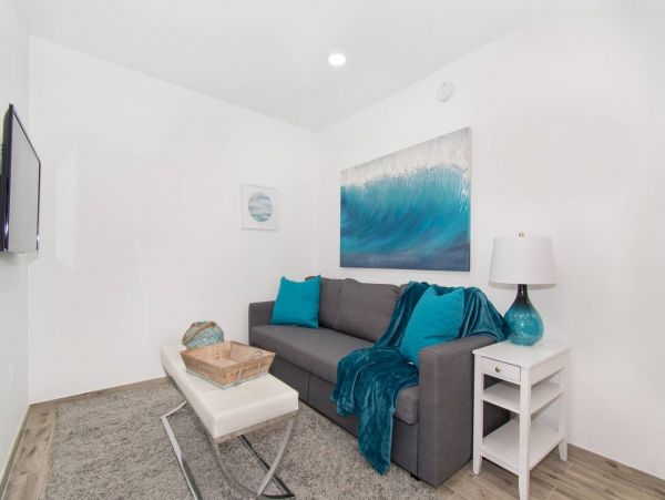 Hollywood Condo 978770