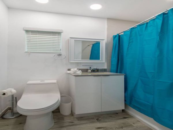 Hollywood Condo 978770