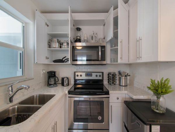 Hollywood Condo 978772