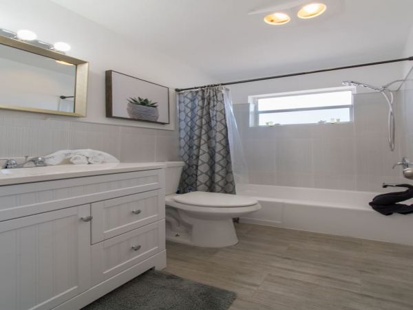 Hollywood Condo 978772