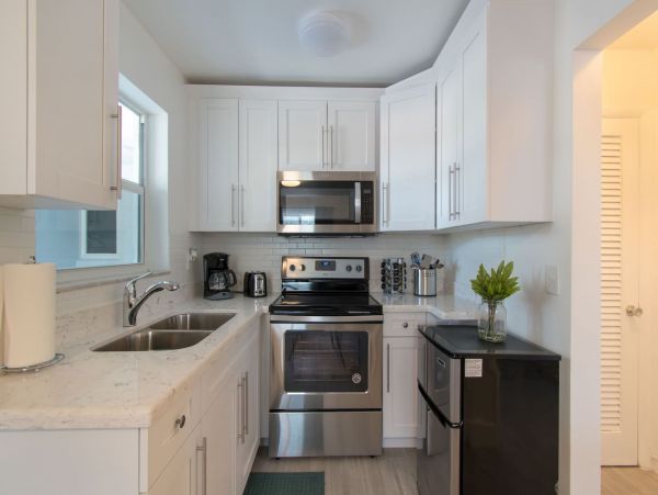 Hollywood Condo 978772