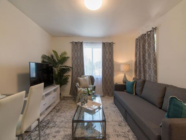 Hollywood Condo 978772