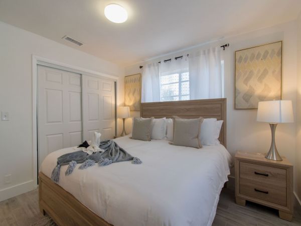 Hollywood Condo 978772