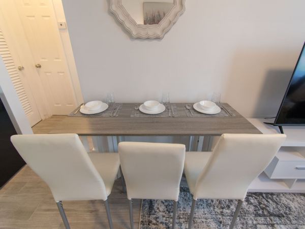Hollywood Condo 978772