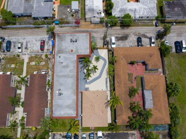 Hollywood Condo 978772