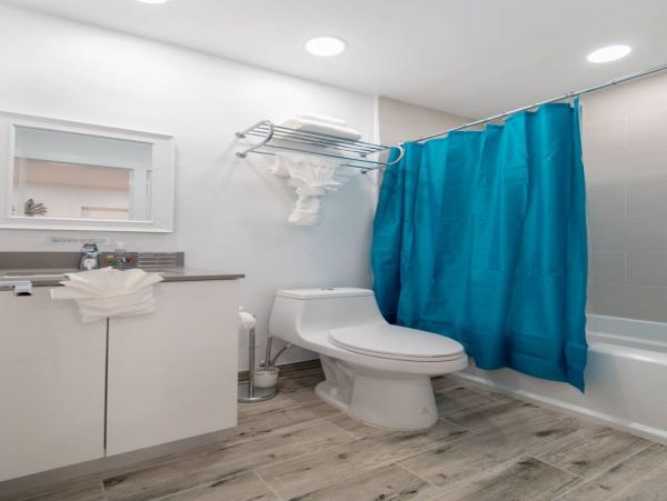 Hollywood Condo 978773