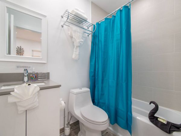 Hollywood Condo 978773