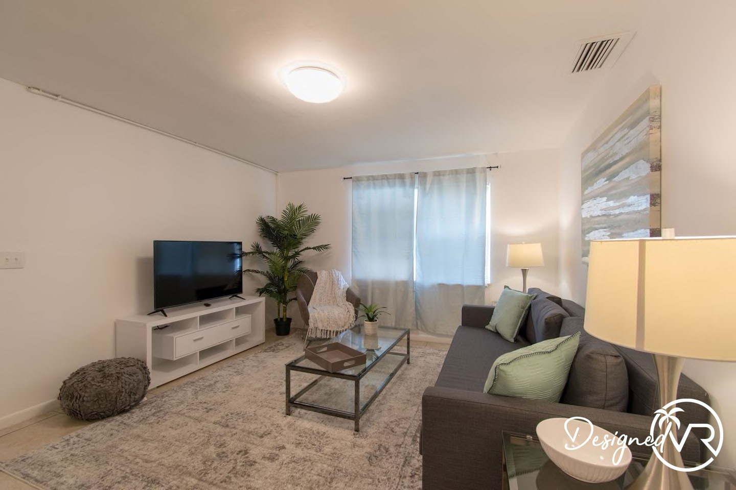 Hollywood Condo 978774
