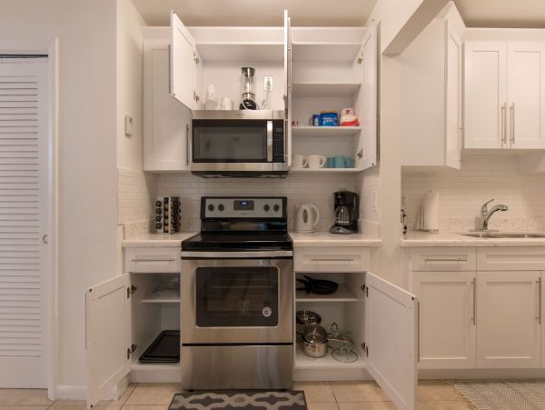 Hollywood Condo 978774