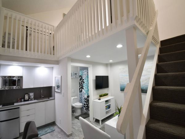 Hollywood Condo 978775