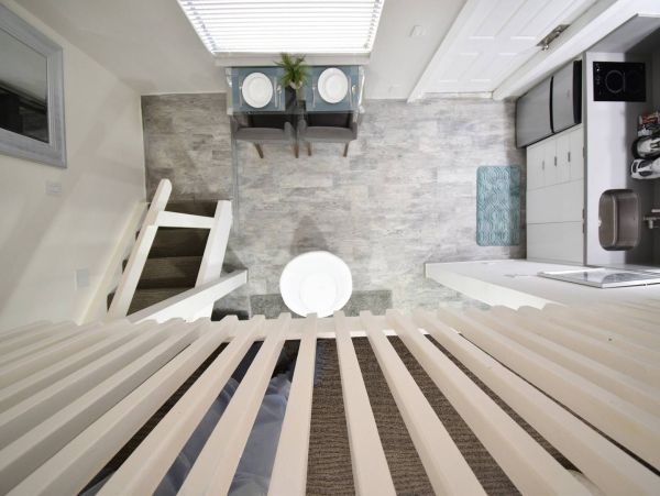 Hollywood Condo 978775