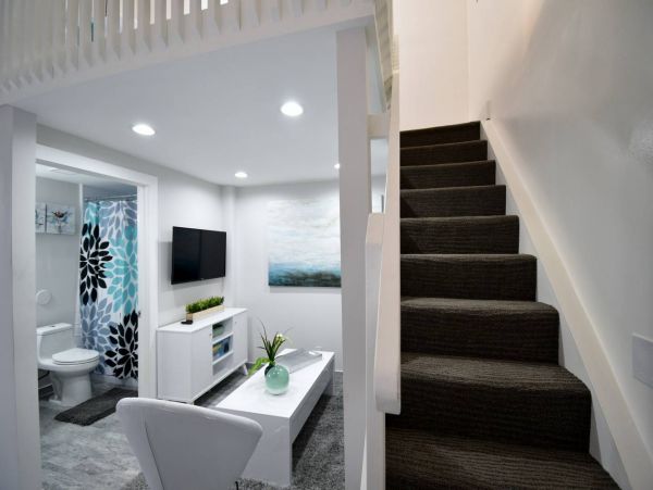 Hollywood Condo 978775