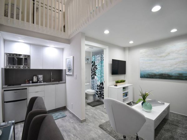 Hollywood Condo 978775