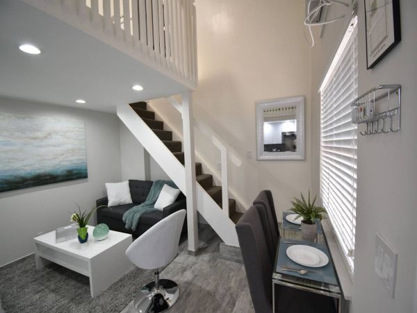 Hollywood Condo 978775