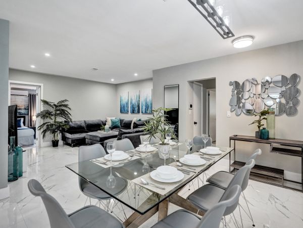 Hollywood Home 978777