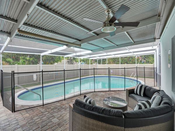 Hollywood Home 978777