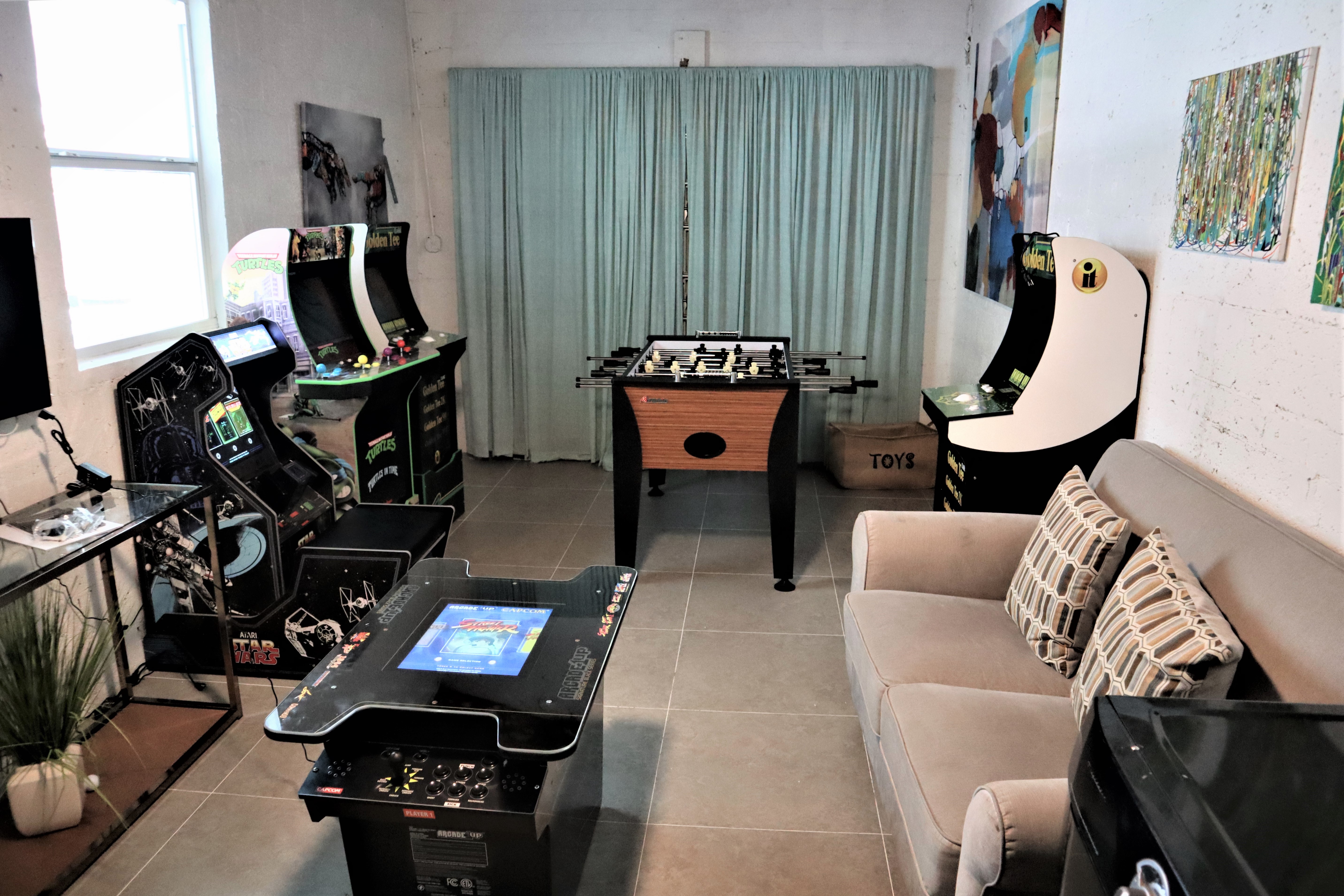 Hollywood Home 978777