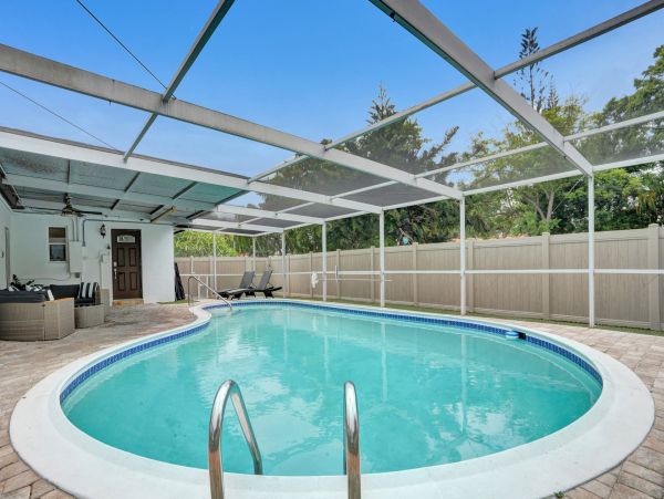 Hollywood Home 978777