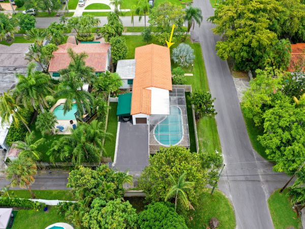 Hollywood Home 978777