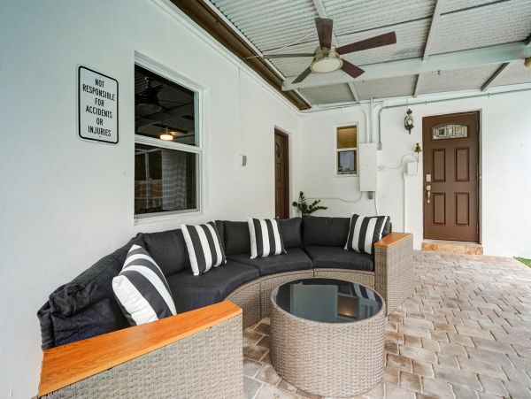 Hollywood Home 978777