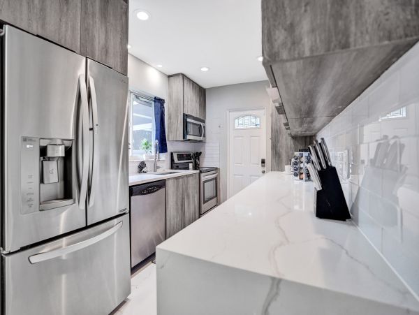 Hollywood Home 978777