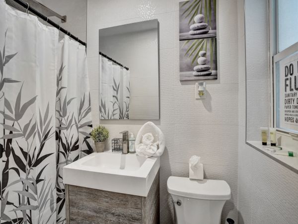 Hollywood Home 978777