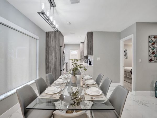 Hollywood Home 978777